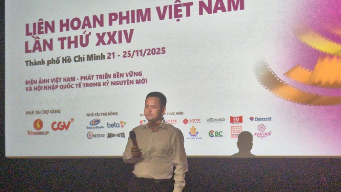 Tạ, Cường, Tú của "Mưa đỏ" khuấy đảo khán giả LHP VN lần XXIV - Ảnh 4.