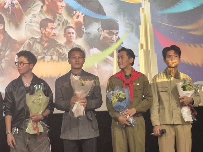 Tạ, Cường, Tú của "Mưa đỏ" khuấy đảo khán giả LHP VN lần XXIV - Ảnh 6.