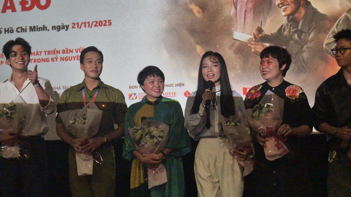 Tạ, Cường, Tú của "Mưa đỏ" khuấy đảo khán giả LHP VN lần XXIV - Ảnh 12.