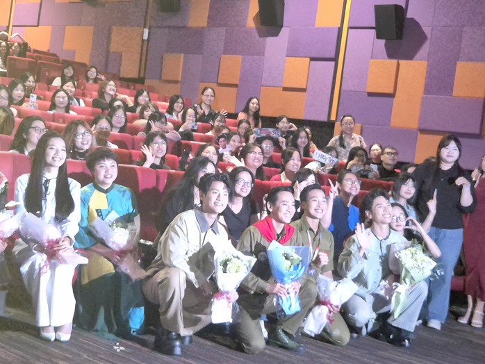 Tạ, Cường, Tú của "Mưa đỏ" khuấy đảo khán giả LHP VN lần XXIV - Ảnh 13.