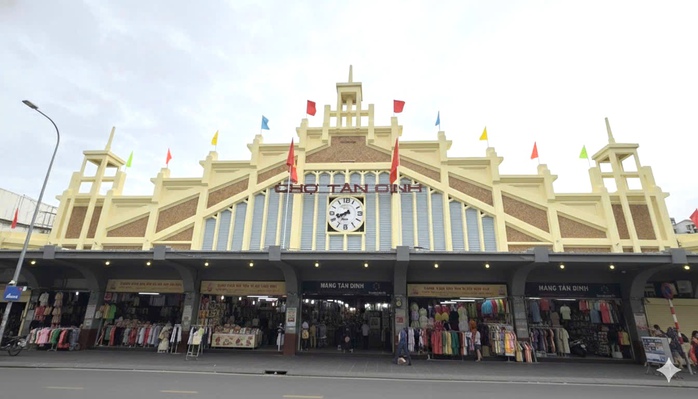 Chợ Tân Định gần 100 tuổi được công nhận Di tích cấp TPHCM với giá trị văn hóa độc đáo - Ảnh 1.