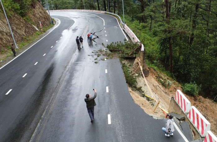 Lâm Đồng thiệt hại hơn 1.000 tỉ đồng do mưa lũ, sạt lở - Ảnh 4.