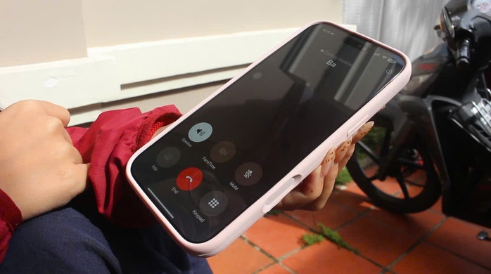 Giữa lũ dữ, những người con xa xứ chỉ mong một cuộc gọi hồi âm từ quê nhà  - Ảnh 1.