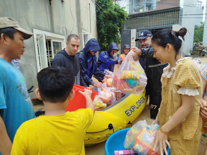 Gi&aacute;m s&aacute;t thực hiện ch&iacute;nh s&aacute;ch hỗ trợ người d&acirc;n bị ảnh hưởng mưa lũ - Ảnh 1.