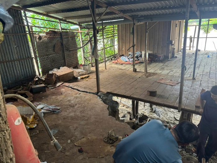 Hơn 5 km bờ sông Cái Phan Rang sạt lở, uy hiếp nhà dân - Ảnh 2.