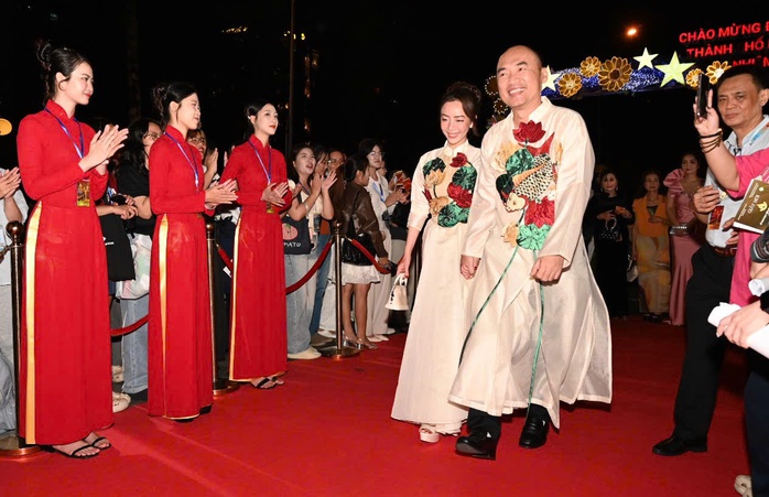 Vợ chồng Thu Trang – Tiến Luật, Lý Hải – Minh Hà đẹp đôi thảm đỏ - Ảnh 6.