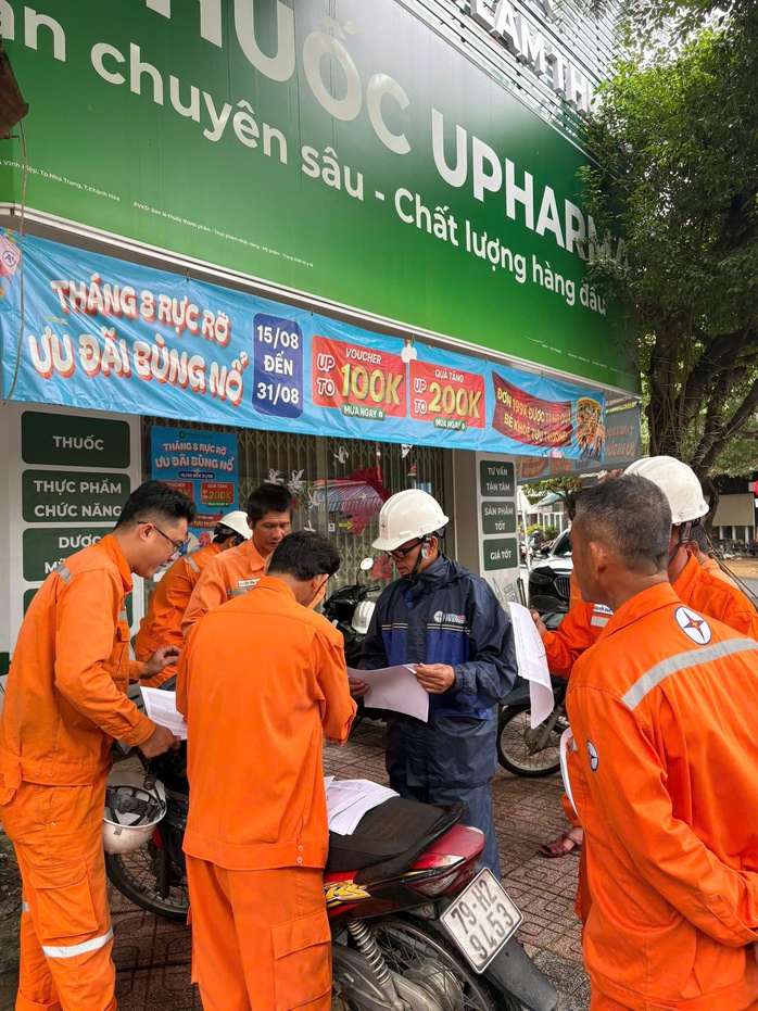 Khôi phục điện cho 881 . 000 Khách hàng miền Trung sau mưa lũ nghiêm trọng - Ảnh 5.