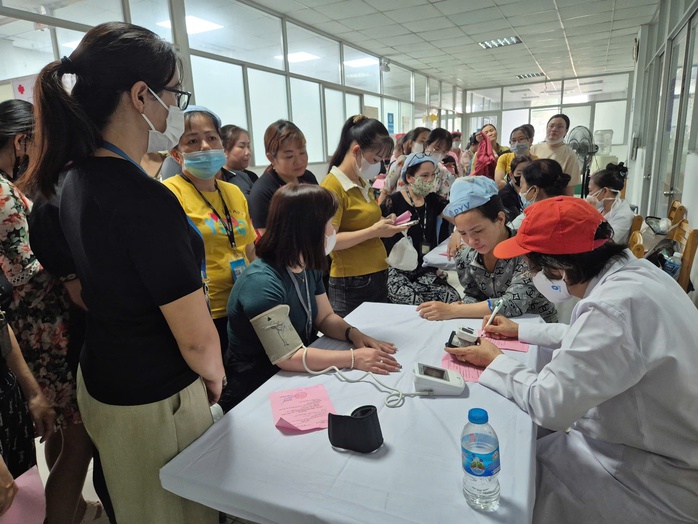 Chăm sóc sức khỏe cho lao động nữ tại các doanh nghiệp - Ảnh 1.