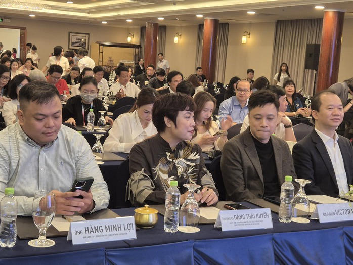 Đạo diễn Victor Vũ: "Muốn đi xa, phải bám vào gốc rễ" - Ảnh 1.