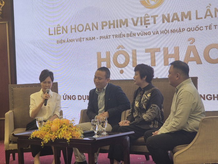 NSƯT Đặng Thái Huyền đáp trả quan điểm "Mưa đỏ" là "chiếc áo quá rộng"! - Ảnh 1.