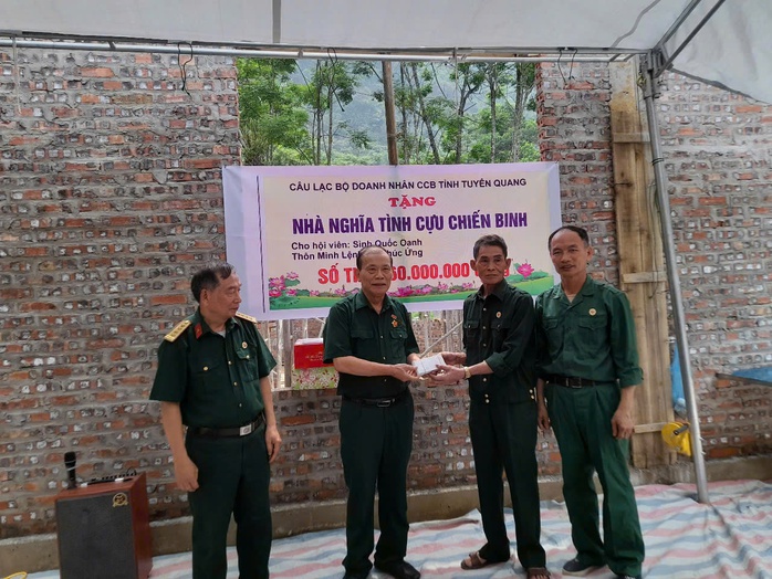 Cuộc thi Lòng tốt lần 4: Cựu chiến binh Nguyễn Hữu Hoạch biến rác thành vàng - Ảnh 3. Cuộc thi Lòng tốt lần 4: Cựu chiến binh Nguyễn Hữu Hoạch biến rác thành vàng - Ảnh 3.