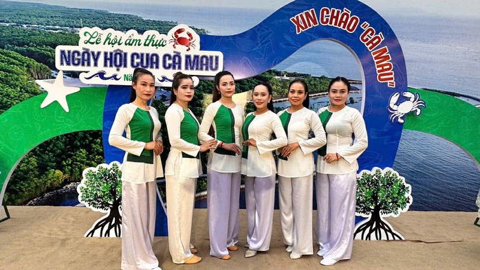 Nghệ sĩ Nhà hát Cao Văn Lầu tạo ấn tượng đẹp tại TP HCM - Ảnh 3.