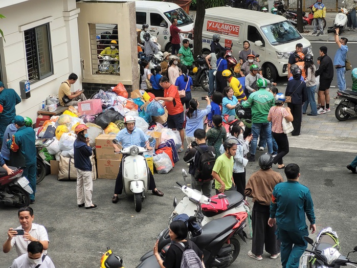 TP HCM đang ưu tiên tiếp nhận loại hàng hóa cứu trợ nào? - Ảnh 1.