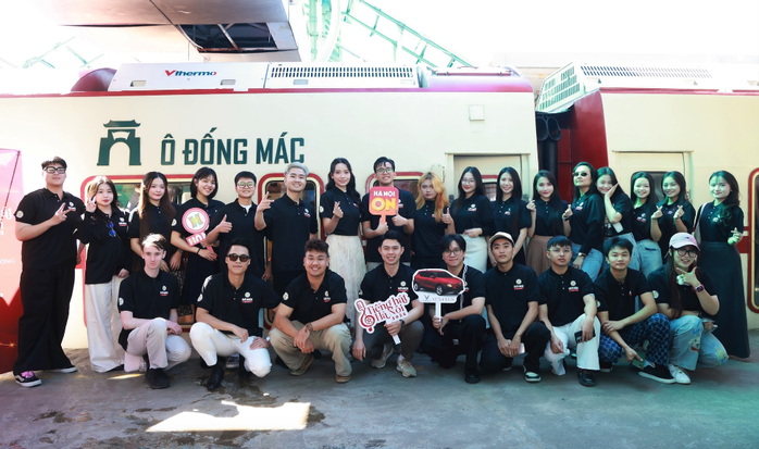 "Tiếng h&aacute;t H&agrave; Nội" vang l&ecirc;n tr&ecirc;n đo&agrave;n t&agrave;u "H&agrave; Nội 5 cửa &ocirc;" - Ảnh 4.