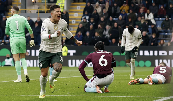 Hạ chủ nhà Burnley, Chelsea lần đầu lên Top 2 Ngoại hạng - Ảnh 4.