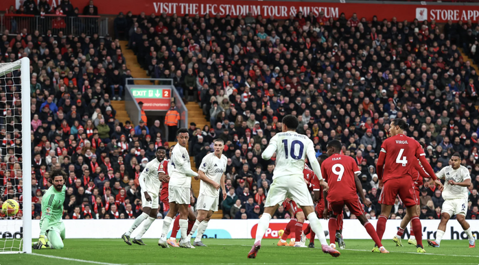 Liverpool thua sốc tại Anfield, Nottingham Forest mạnh mẽ quật ngã nhà vô địch - Ảnh 3.