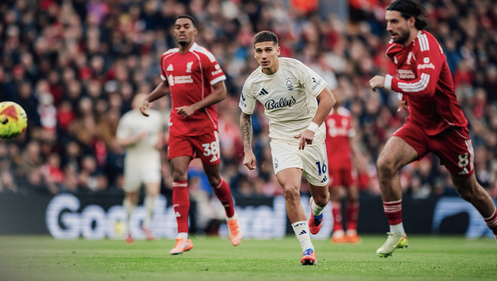 Liverpool thua sốc tại Anfield, Nottingham Forest mạnh mẽ quật ngã nhà vô địch - Ảnh 1.