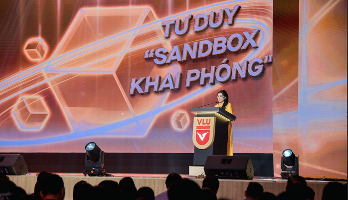 ĐH Văn Lang kỷ niệm 30 năm, đón Huân chương Lao động hạng Nhì - Ảnh 2.