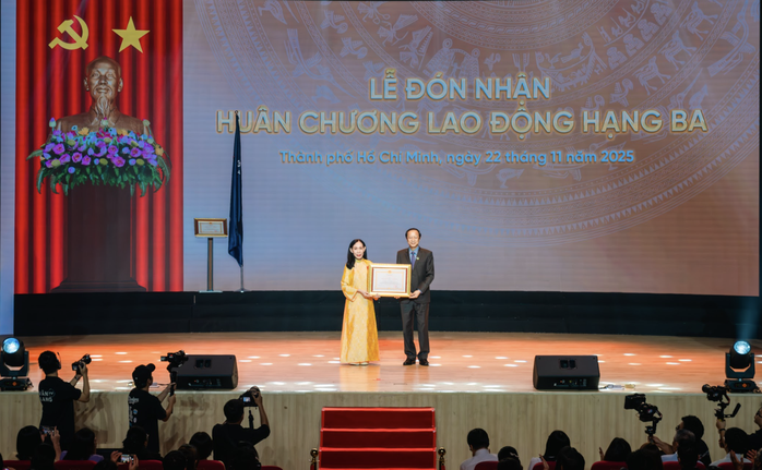 ĐH Văn Lang kỷ niệm 30 năm, đón Huân chương Lao động hạng Nhì - Ảnh 4.