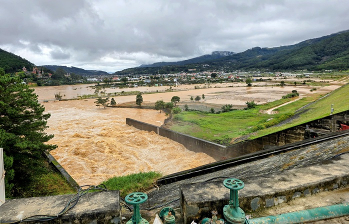 Lâm Đồng yêu cầu các thủy điện trên sông Đồng Nai tạo dung tích phòng lũ - Ảnh 1.