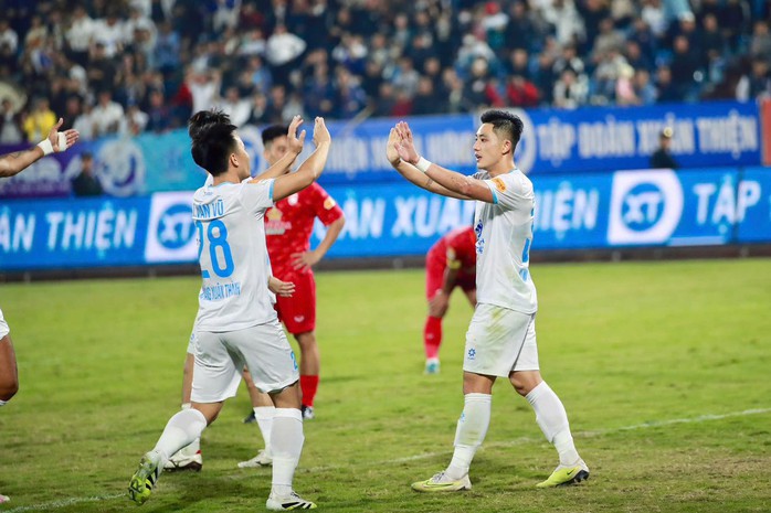 Nguyễn Xuân Son "tịt ngòi", Nam Định FC vẫn vào tứ kết Cúp Quốc gia - Ảnh 4.