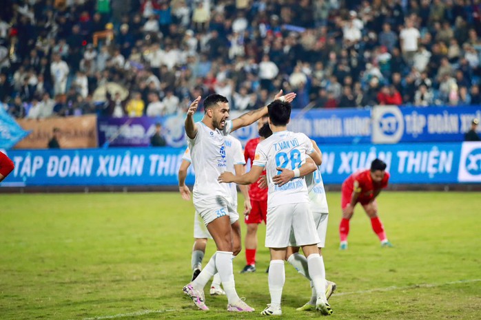 Nguyễn Xuân Son "tịt ngòi", Nam Định FC vẫn vào tứ kết Cúp Quốc gia - Ảnh 3.