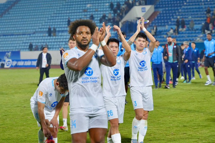 Nguyễn Xuân Son "tịt ngòi", Nam Định FC vẫn vào tứ kết Cúp Quốc gia - Ảnh 2.