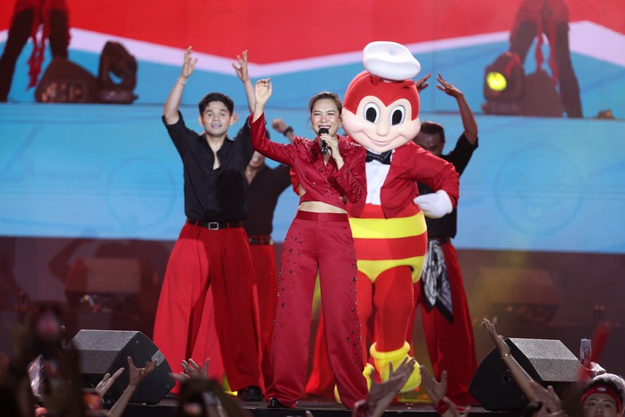 Mỹ Tâm tại The Jolly Day: Thông điệp "Miền Trung cố lên" gây xúc động - Ảnh 1.