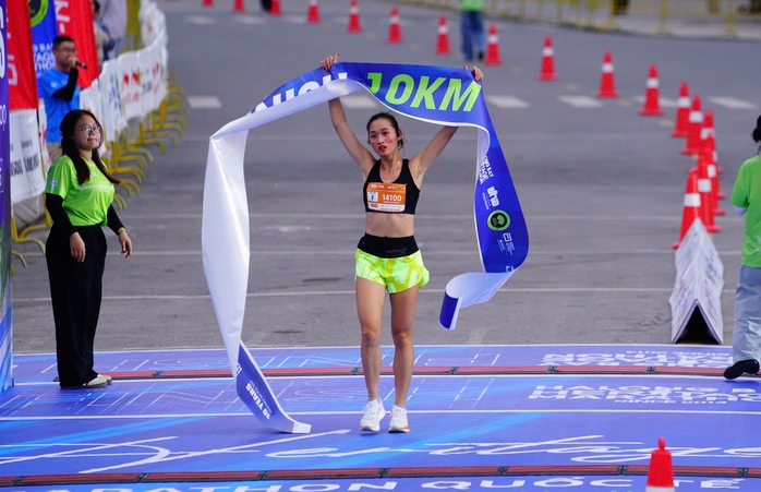 "Mưa" kỷ lục tại Giải Marathon Quốc tế Di Sản Hạ Long 2025 - Ảnh 6.