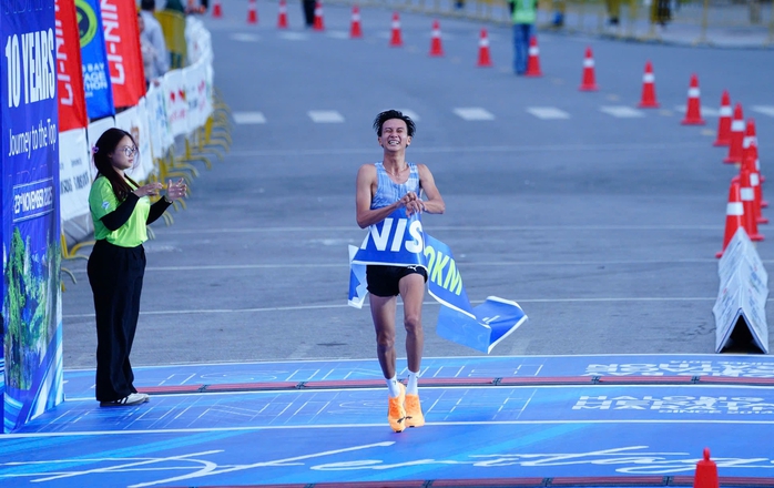 "Mưa" kỷ lục tại Giải Marathon Quốc tế Di Sản Hạ Long 2025 - Ảnh 7.