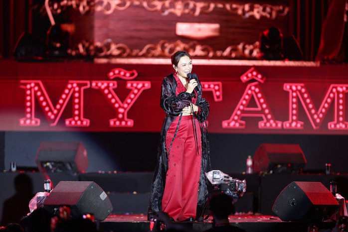 Mỹ Tâm tại The Jolly Day: Thông điệp "Miền Trung cố lên" gây xúc động - Ảnh 3.