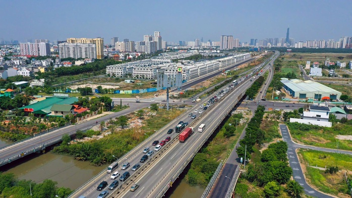 TẠO SỨC BẬT ĐỂ TP HCM BỨT PHÁ: Khơi thông điểm nghẽn thể chế - Ảnh 1. TẠO SỨC BẬT ĐỂ TP HCM BỨT PHÁ: Khơi thông điểm nghẽn thể chế - Ảnh 1.