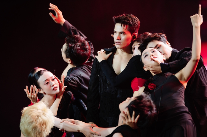 Quốc Thiên ủng hộ 200 triệu đồng đến đồng bào miền Trung - Ảnh 1.