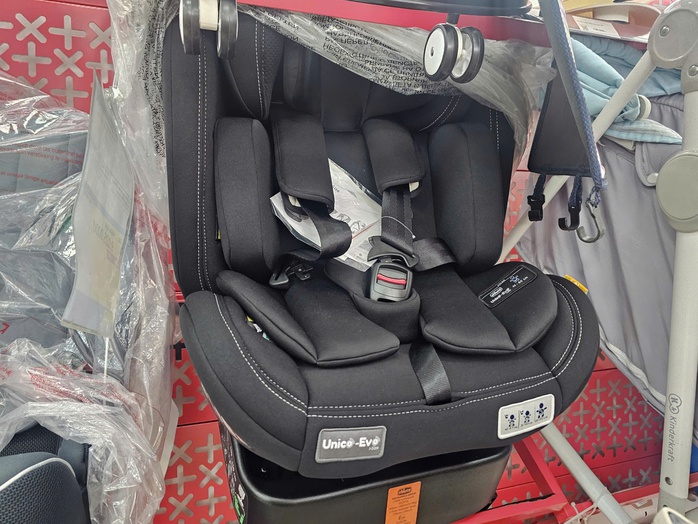 Thực hư ghế ngồi ô tô cho trẻ em giảm mạnh gần 50 % trên thị trường - Ảnh 1.