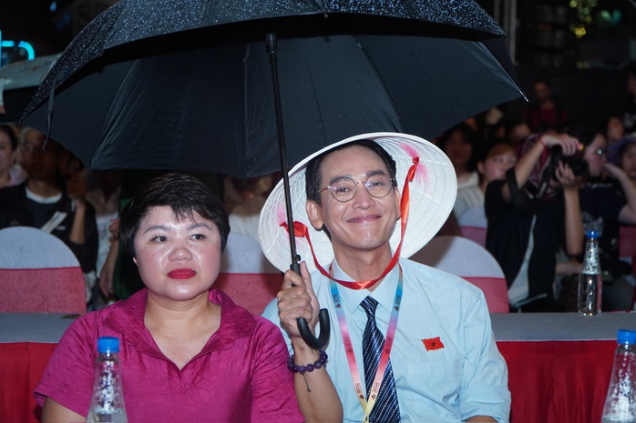 Thu Trang, Đoàn Thiên Ân "đọ sắc" cùng Hồng của "Mưa đỏ" - Ảnh 24.