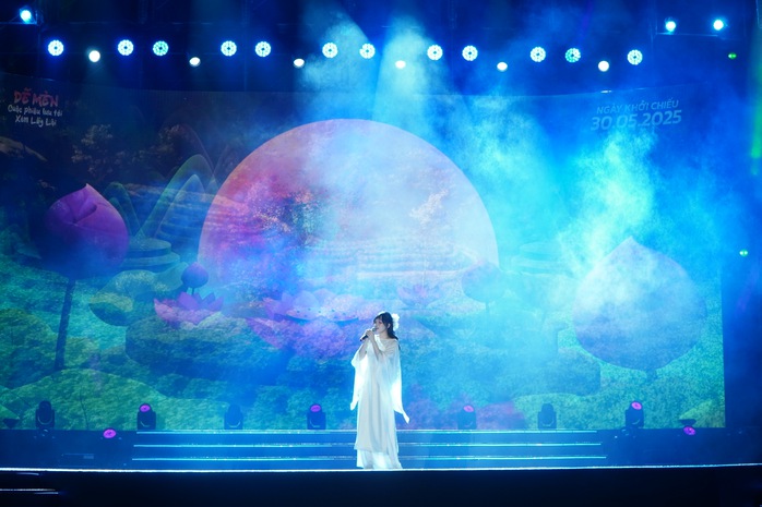 Thu Trang, Đoàn Thiên Ân "đọ sắc" cùng Hồng của "Mưa đỏ" - Ảnh 26.