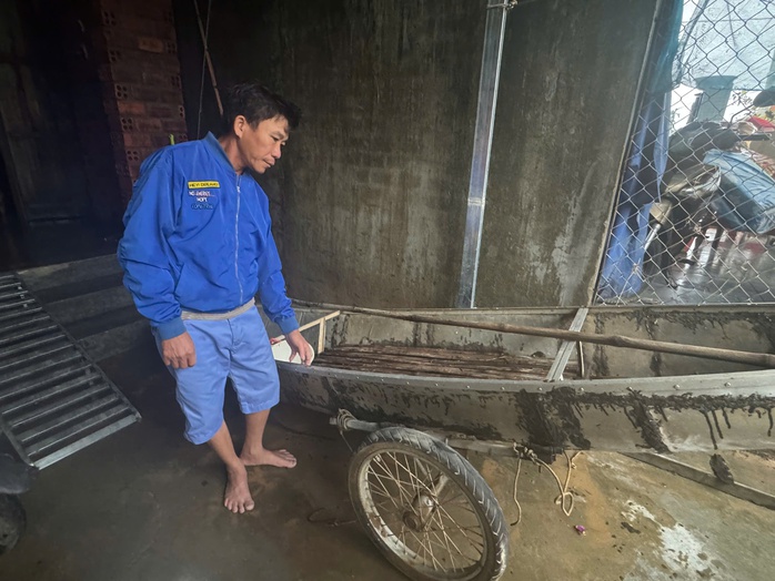 Người hùng cứu sống hơn 40 người trong lũ dữ nhận bằng khen từ UBND tỉnh Đắk Lắk - Ảnh 1.