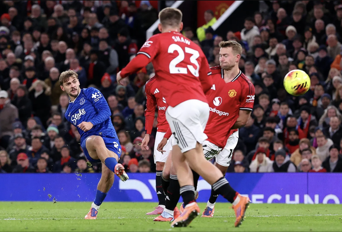Cầu thủ tát nhau, Man United thua sốc Everton trên sân nhà - Ảnh 3.