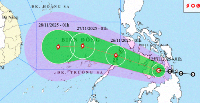 Dự báo bão số 15: Áp thấp nhiệt đới mạnh lên vào biển Đông - Ảnh 1. Dự báo bão số 15: Áp thấp nhiệt đới mạnh lên vào biển Đông - Ảnh 1.