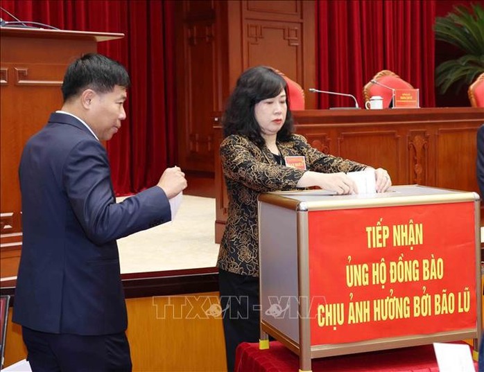 Tổng Bí thư Tô Lâm và các đại biểu quyên góp, ủng hộ đồng bào chịu ảnh hưởng bởi bão lũ - Ảnh 6.