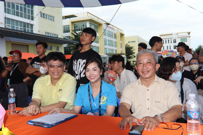 Sân chơi "Công xưởng hạnh phúc" đến với Công ty Ampacs International - Ảnh 1.