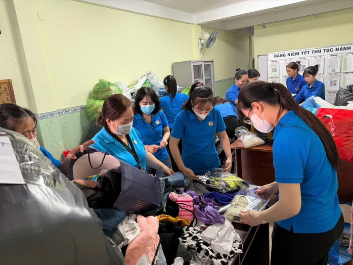 Đoàn viên, người lao động TP HCM hướng trái tim về đồng bào miền Trung - Ảnh 3.