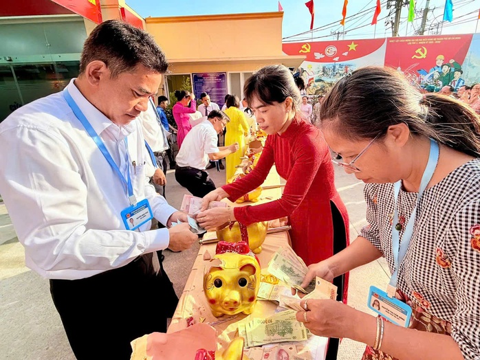 Ba xã Vĩnh Lộc đến Tân Nhựt, Bình Lợi: Nghĩa tình dồn về miền Trung - Ảnh 1.