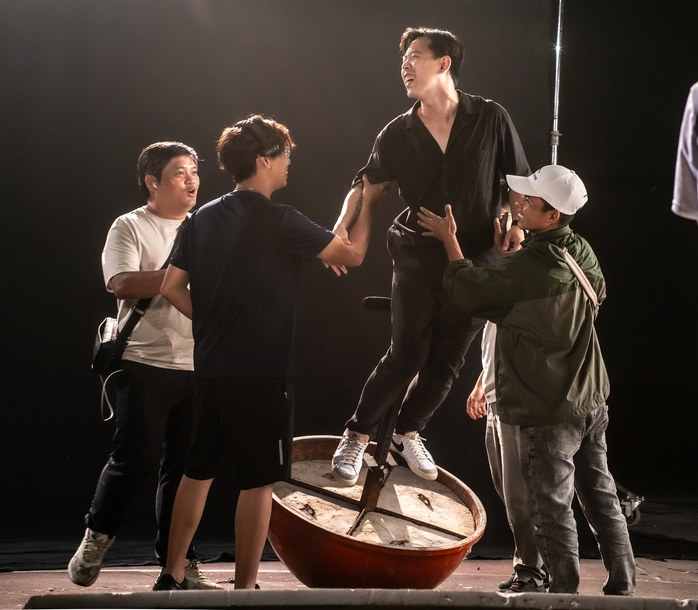 Đạo diễn "Ròm" đưa nghề xiếc lên màn ảnh rộng - Ảnh 5.