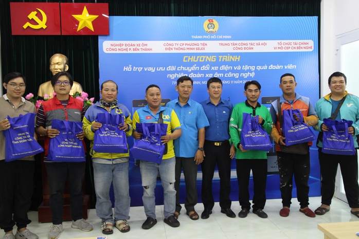 Cho tài xế xe ôm công nghệ vay 0 đồng để đổi xe điện - Ảnh 2.