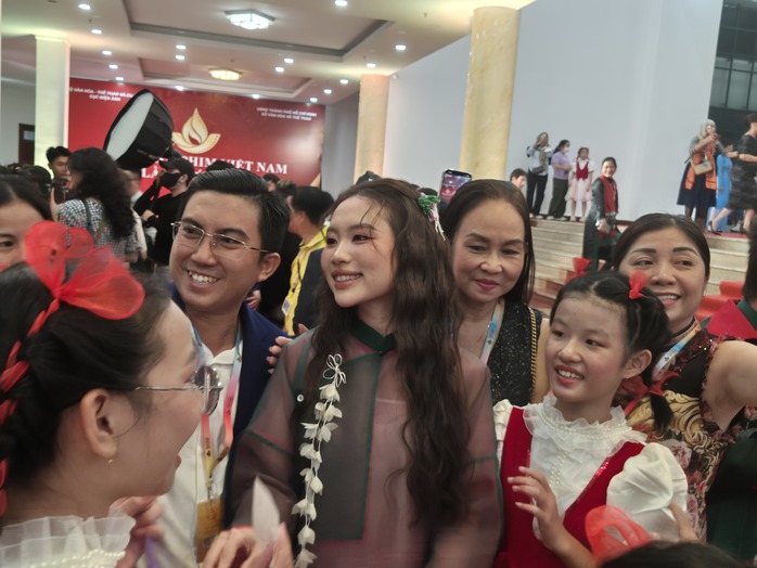 Trấn Thành, dàn mỹ nam "Mưa đỏ"… khuấy động thảm đỏ! - Ảnh 29.