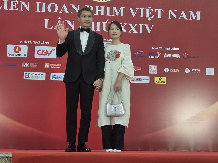 Trấn Thành, dàn mỹ nam "Mưa đỏ"… khuấy động thảm đỏ! - Ảnh 30.