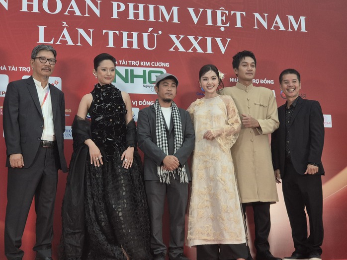 Trấn Thành, dàn mỹ nam "Mưa đỏ"… khuấy động thảm đỏ! - Ảnh 25.