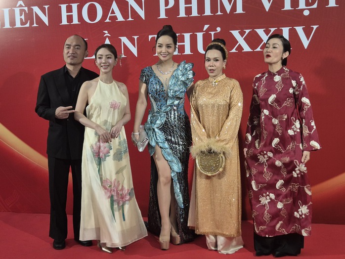 Trấn Thành, dàn mỹ nam "Mưa đỏ"… khuấy động thảm đỏ! - Ảnh 21.