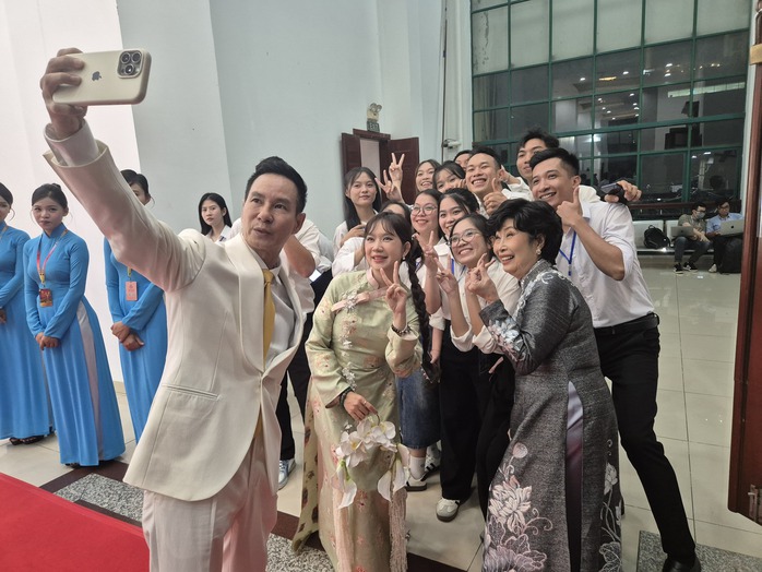 Trấn Thành, dàn mỹ nam "Mưa đỏ"… khuấy động thảm đỏ! - Ảnh 33.